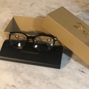 Burberry Glasses 👓